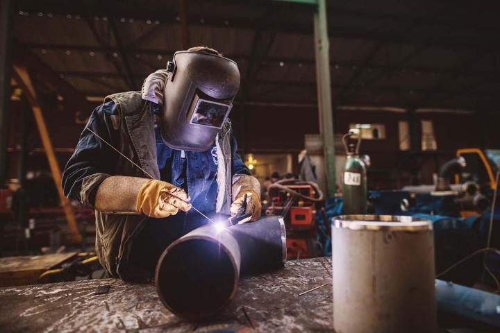 Pour le soudage de vos pièces métalliques, adressez-vous aux Industries D'Acier Sabec.